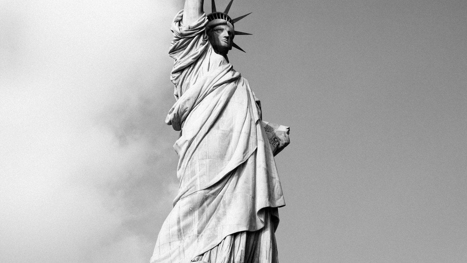 Placeholder: overview shot of an event with clear, calm atmosphere